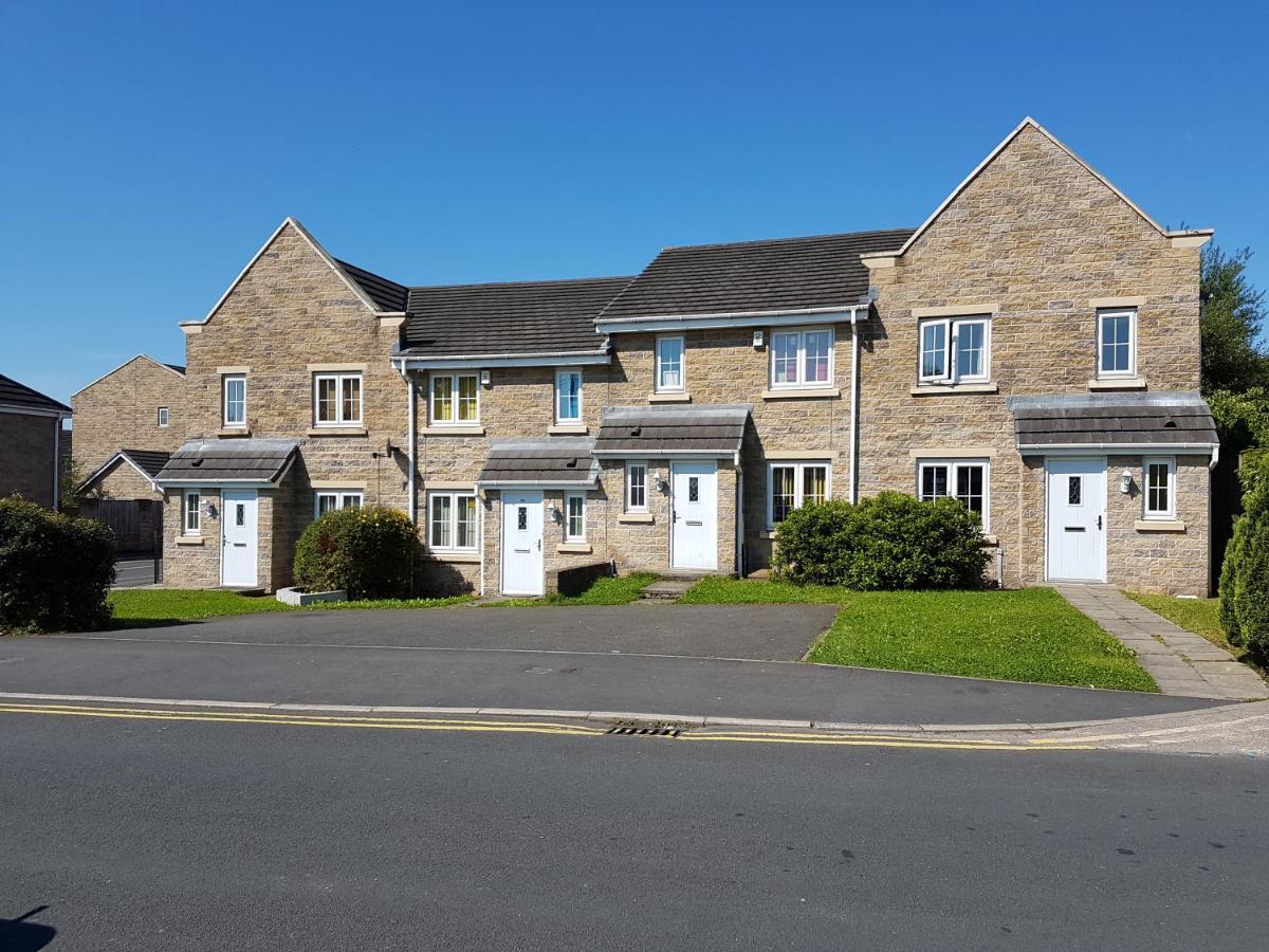 Clariturf: Canal-Side Retreat with Sky & Netflix Burnley Exterior photo
