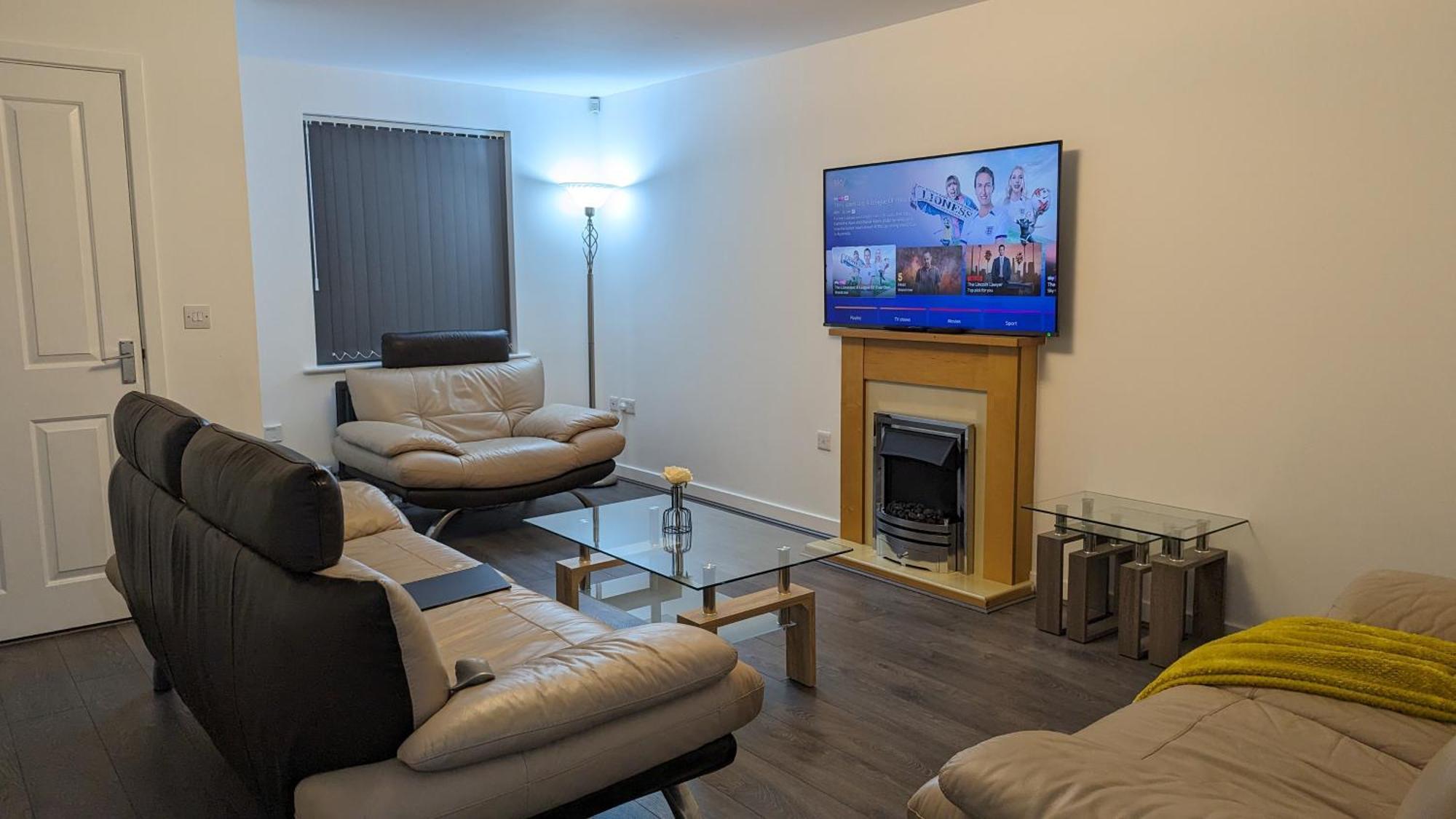 Clariturf: Canal-Side Retreat with Sky & Netflix Burnley Exterior photo